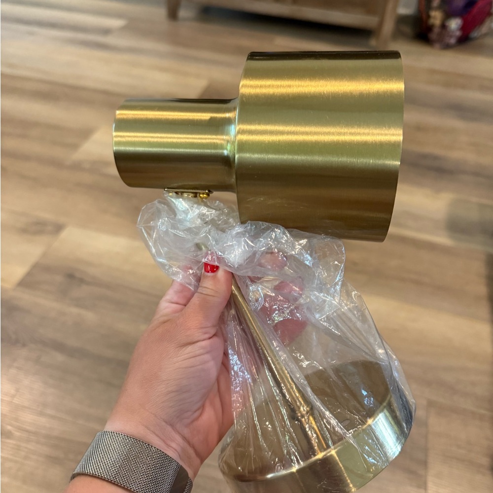 ☀️ Gold Wall Sconce Light Fixture- hardwired- NWT- R49 - Picture 7 of 9